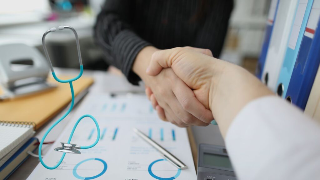 Seguro Saúde para Empresas Contactlife: proteção personalizada para sócios e colaboradores, ajustada às necessidades de cada um.